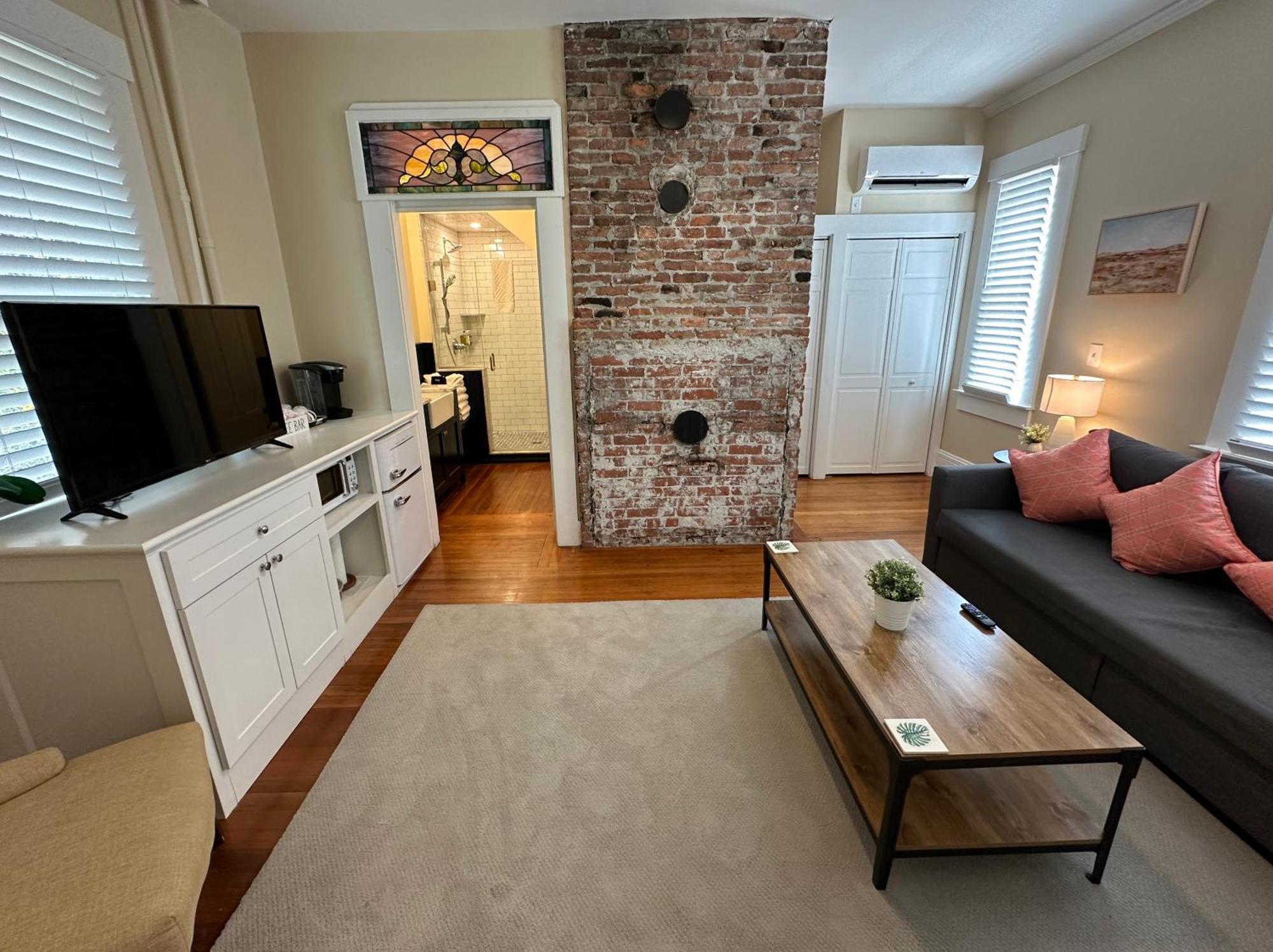 Entire Charming Victorian Home Downtown 纽波特 外观 照片