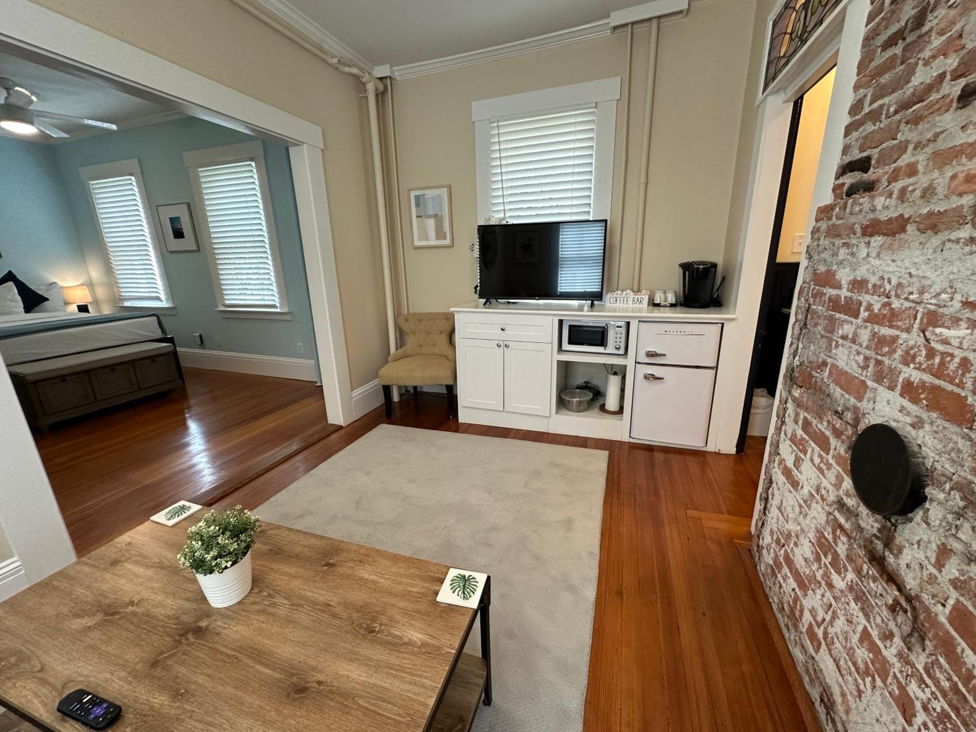 Entire Charming Victorian Home Downtown 纽波特 外观 照片